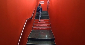 Coca-cola e o elevador surpresa