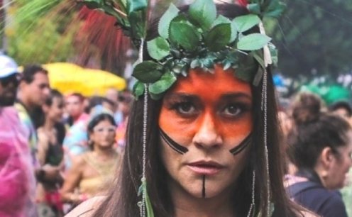 Bloquinhos de Carnaval garantem fantasias e pol&ecirc;micas na ruas