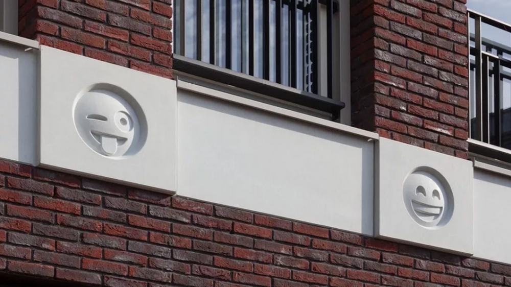 Emojis na fachada de pr&eacute;dio holand&ecirc;s