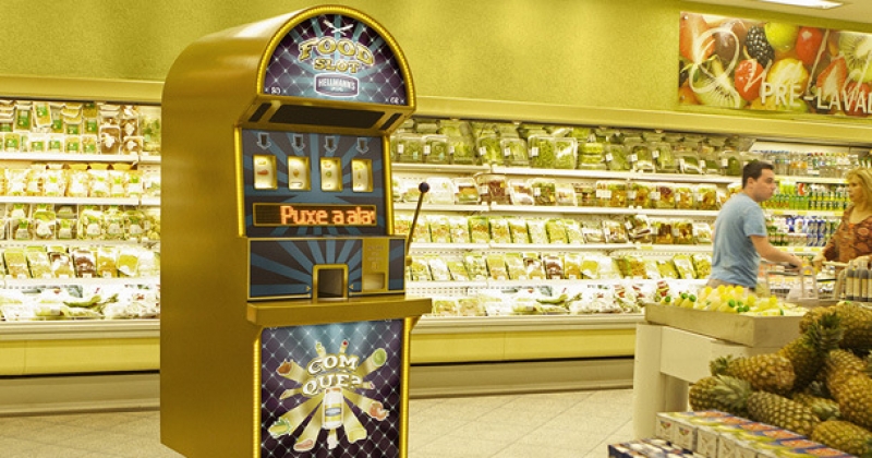 M&aacute;quina ca&ccedil;a-n&iacute;quel distribui receitas 