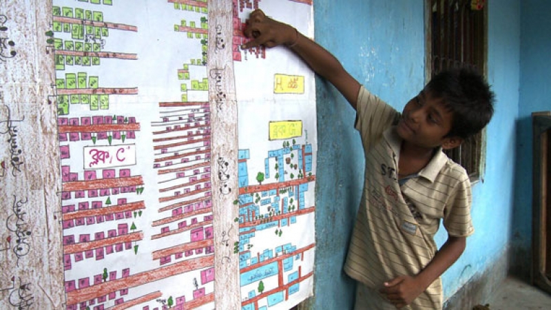 Crian&ccedil;as mapeiam comunidade "esquecida" 