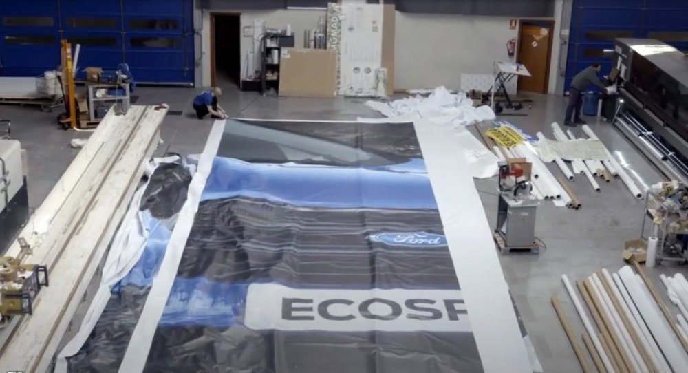 O maior outdoor do mundo &eacute; do Ford EcoSport e tem 5.265 metros!