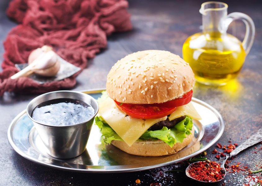 Comida do futuro: hamb&uacute;rguer de planta, comida de laborat&oacute;rio ou inseto, voc&ecirc; tem fome do qu&ecirc;?