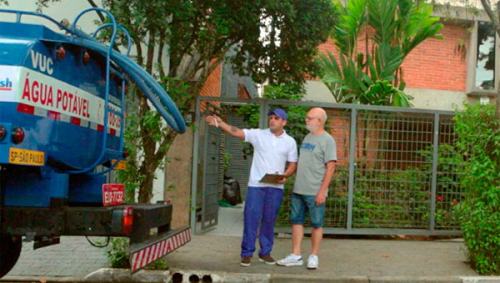 Consumidor compra lava-lou&ccedil;as e recebe caminh&atilde;o-pipa de brinde