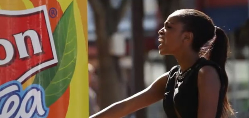 Bebida gr&aacute;tis para pessoas quentes