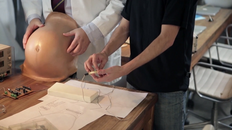 Pais sentem a gravidez em suas pr&oacute;prias barrigas